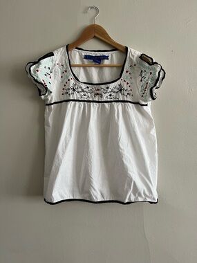 BB Dakota White Embroidered Peasant Top with Black Trim